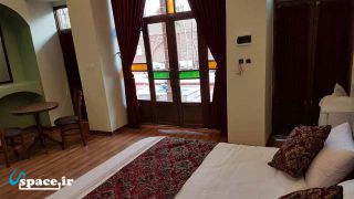 نمای اتاق 3 تخته رو به حیاط - هتل سنتی آریو - اصفهان